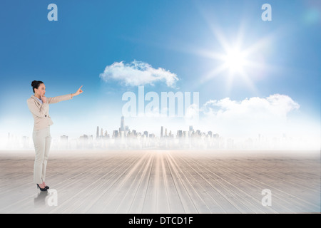 Zusammengesetztes Bild des nachdenklichen asiatische Geschäftsfrau zeigt Stockfoto