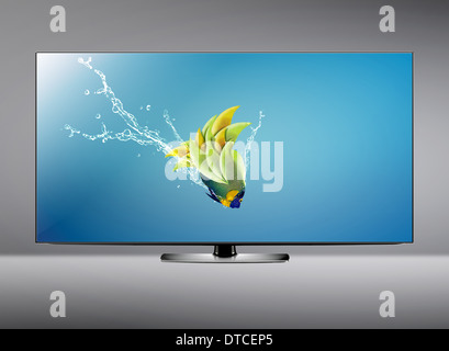 Schwarz-LCD-tv-Bildschirm und Fisch mit Wasser spritzen. (mit Beschneidungspfad Arbeit) Stockfoto