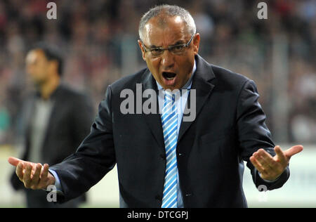 Freiburg, Deutschland. 22. Sep, 2010. Deutsche Bundesliga findet 5. Tag zu spielen, das Spiel SC Freiburg gegen FC Schalke 04 im Badenova-Stadion in Freiburg, Deutschland, 22. September 2010. Schalke Trainer Felix Magath schreit während des Spiels. Foto: Patrick Seeger/Dpa/Alamy Live News Stockfoto