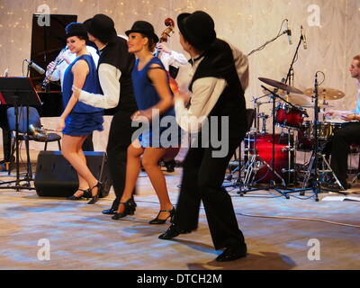 Lugansk, Ukraine. 14. Februar 2014. Lugansk Philharmonic Jazz Ensemble "Combo" die heutigen Konzert widmet sich der Welttag der Liebenden Credit: Igor Golovnov/Alamy Live News Stockfoto