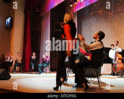 Lugansk, Ukraine. 14. Februar 2014. Lugansk Philharmonic Jazz Ensemble "Combo" die heutigen Konzert widmet sich der Welttag der Liebenden Credit: Igor Golovnov/Alamy Live News Stockfoto