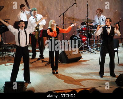 Lugansk, Ukraine. 14. Februar 2014. Lugansk Philharmonic Jazz Ensemble "Combo" die heutigen Konzert widmet sich der Welttag der Liebenden Credit: Igor Golovnov/Alamy Live News Stockfoto