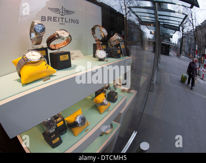 Schaufenster der Schweizer Luxus Uhrmacher an der Zürcher Bahnhofstrasse Stockfoto