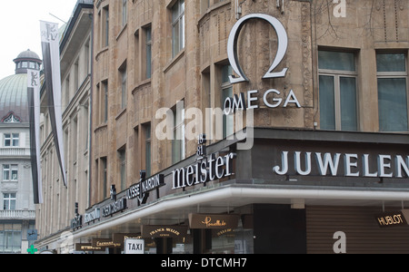 Ladenschilder der Schweizer Luxus-Uhrenhersteller an der Zürcher Bahnhofstrasse Stockfoto