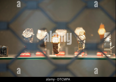 Schaufenster der Schweizer Luxus Uhrmacher an der Zürcher Bahnhofstrasse ausgeschlossen Stockfoto