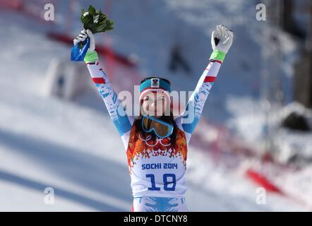 Goldmedaillengewinner Anna Fenninger Österreichs feiert während der Flower-Zeremonie für die Frauen Super G Alpin Veranstaltung in Rosa Khutor Alpincenter auf die Olympischen Spiele 2014 in Sotschi, Krasnaya Polyana, Russland, 15. Februar 2014. Foto: Fredrik von Erichsen/dpa Stockfoto