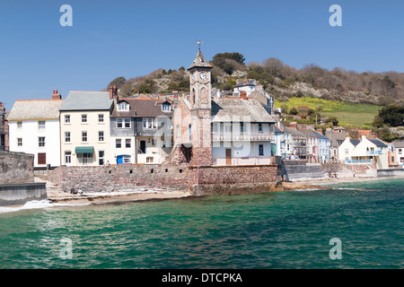 Cawsand Hafenstadt und Uhrturm an einem sonnigen Sommertag in Cornwall England UK Stockfoto