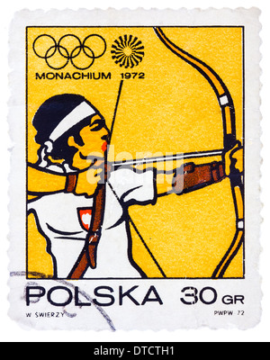 Polen - ca. 1972: Eine Briefmarke gedruckt in Polen zeigt Bogenschießen Olympische Spiele in München, ab ca. 1972-Serie Stockfoto