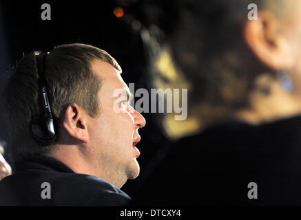 Berlin, Deutschland. 15. Februar 2014. Ukrainische Opposition Aktivist Dmytro Bulatov besucht eine Pressekonferenz am Museum Checkpoint Charlie in Berlin, Deutschland, 15. Februar 2014. Bulatov am 02 Februar hatte wieder aufgetaucht, acht Tage nachdem er verschwunden war, um zu sagen, er entführt und gefoltert hatte. Seine Entführer angeblich hielt ihn in einem dunklen Raum und teilweise sein Ohr abgeschnitten, sagte er. Bulatov wurde in einem Krankenhaus in Kiew und später links Ukraine behandelt. Foto: Oliver Mehlis/Dpa/Alamy Live News Stockfoto