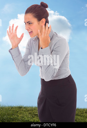 Zusammengesetztes Bild von frustrierten Geschäftsfrau schreien Stockfoto