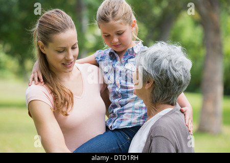 Großmutter, Mutter und Tochter im park Stockfoto
