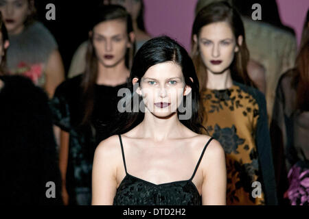 Madrid, Spanien. 14. Februar 2014. Modell Bei der Duyos Fashion Show Auf der Mercedes-Benz Fashion Week Madrid Frühjahr/Sommer 2014. Madrid, 14.02.2014 Credit: Dpa picture-Alliance/Alamy Live News Stockfoto