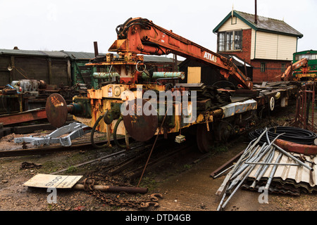 Alt und rostigen Maschinen auf Oswestry Shropshire, außer im Sommer Dampf Eisenbahn Reisen jetzt stillgelegten Bahnhof Stockfoto