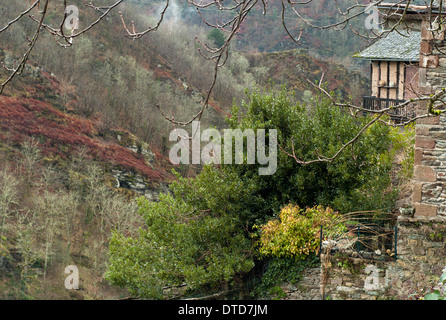 Blick auf das Dorf Conques, Aveyron, Frankreich Stockfoto