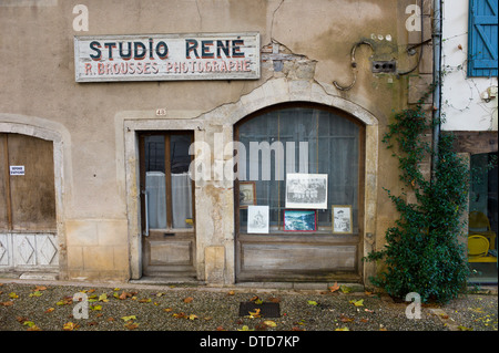 Alte ausgediente Photo Studio, Séudio Rene in St. Antonin Noble Val, Tarn-et-Garonne, Royal, Frankreich Stockfoto