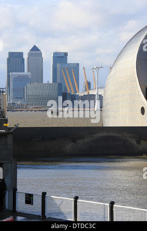 Samstag, 15. Februar geschlossen Londoner Thames Barrier während eines Wochenendes der Stürme. Winde gepeitscht bis Wellen auf dem Fluss wie der Umweltagentur Abschnitte des Flusses für Fußgänger in der Nähe der Barriere aus Angst vor Überschwemmungen geschlossen. Stockfoto