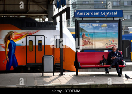 Amsterdam Centraal Bahnhof, Amsterdam, Niederlande. Stockfoto