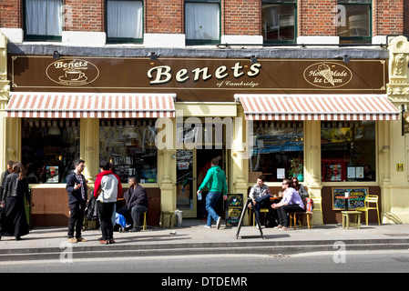 Benets Cambridge Café / Restaurant / ice Cream Parlour Bethnal Green Road (Top of Brick Lane), Shoreditch, London, UK. Stockfoto