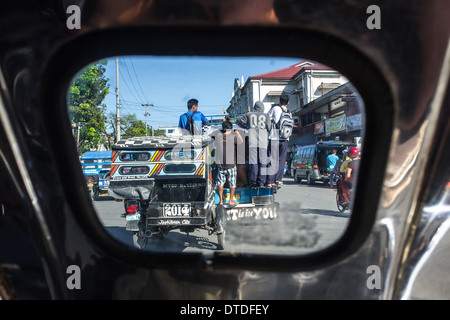 Verkehr auf der Straße in Manila, Philippinen Stockfoto
