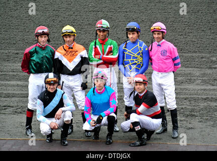 Jockeys für das Jahr 2014 El Camino Real Derby in Golden Gate Fields posieren für Fotografen vor dem Rennen gewann Jockey Russel Baze im grünen und roten Seiden und rote Kappe Stockfoto