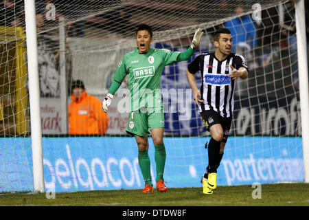 Charleroi, Belgien. 15. Februar 2014. Eiji Kawashima (Standard) Football / Soccer: belgische "Jupiler Pro League" match zwischen Sporting Charleroi und Standard de Liège im Stade du Pays de Charleroi in Charleroi, Belgien,. Bildnachweis: AFLO/Alamy Live-Nachrichten Stockfoto