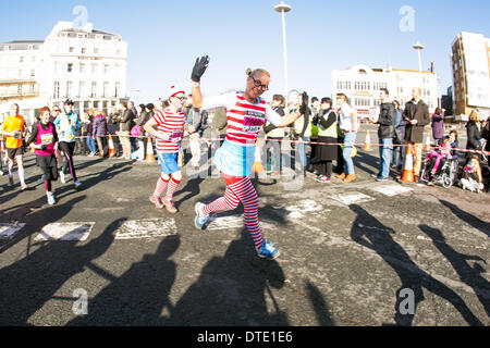 Halbmarathon in Brighton, Brighton Seafront, Brighton, East Sussex, UK 16. Februar 2014 Stockfoto