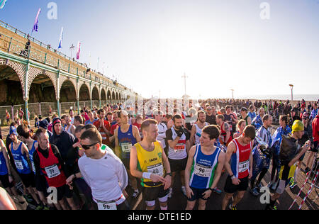 Halbmarathon in Brighton, Brighton Seafront, Brighton, East Sussex, UK 16. Februar 2014 Stockfoto