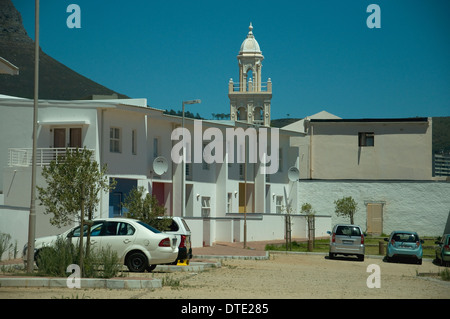 Kapstadts berühmte District Six, abgerissen, in der Apartheid-Ära nur die Moschee stehen gelassen, jetzt zeigt ein stumpfer Gesicht Stockfoto