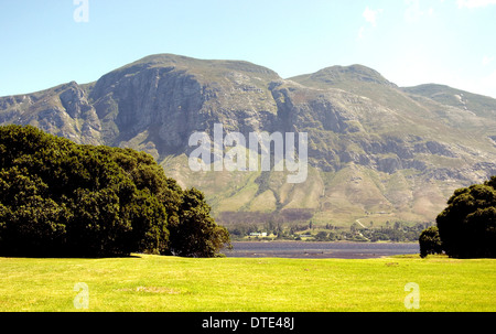 Neben Hermanus ist Lagune in Südafrika Western Cape dieser Rasen Teil des schönen privaten Sanctuary Mosaik DESUNTERNEHMENS Stockfoto