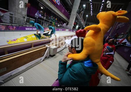 Sotschi, Russland. 16. Februar 2014.  Pilot Heide Spence (L) und Duncan Harvey von Australien Team 1 konkurrieren während die Männer Zweimann-Heat 1 Bob Event in Sliding Center Sanki an die Olympischen Spiele 2014 in Sotschi, Krasnaya Polyana, Russland, 16. Februar 2014. Foto: Fredrik von Erichsen/Dpa/Alamy Live News Stockfoto