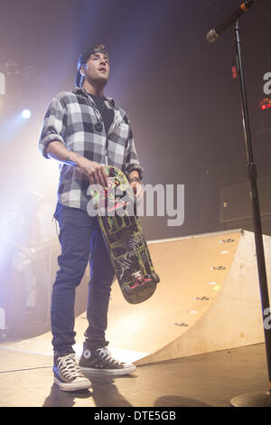 Milwaukee, Wisconsin, USA. 14. Februar 2014. DREW CHADWICK von Emblem3 führt bei The Rave in Milwaukee, Wisconsin © Daniel DeSlover/ZUMAPRESS.com/Alamy Live-Nachrichten Stockfoto