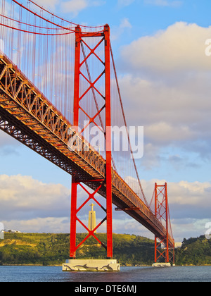 25 de Abril Brücke über den Tejo in Lissabon, Portugal Stockfoto
