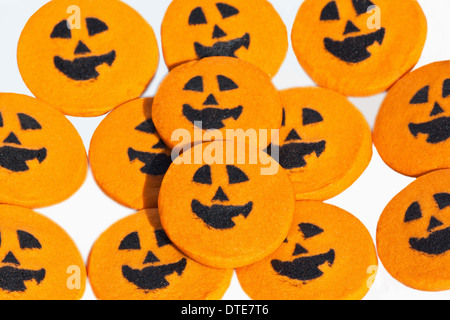Amerikanische Halloween-Orange-Runde-Kürbiskekse Trick or Treat Overhead-Bilder Bilder Fotos zum Verkauf für auf Alamy horizontal in USA US hochauflösend Stockfoto