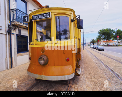 Passeio Alegre Nummer 1 Straßenbahn entlang des Flusses Douro in Porto, Portugal Stockfoto