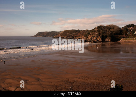 Blick über Caswell Bucht zeigt Verlust von Sand und Kaution in Höhe von Kieselsteinen nach jüngsten stürmen. Stockfoto