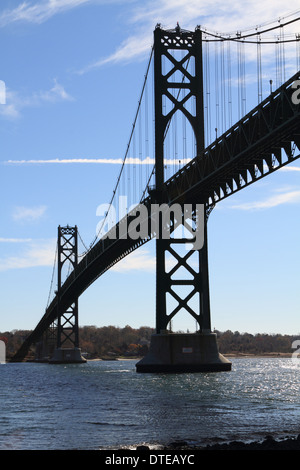 Mount Hope Brücke zwischen Portsmouth und Bristol Township, Rhode Island, USA erstreckt sich über Narragansett Bay Stockfoto