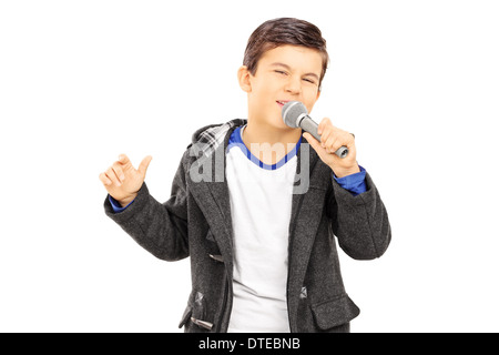 Junge am Mikrofon singen Stockfoto