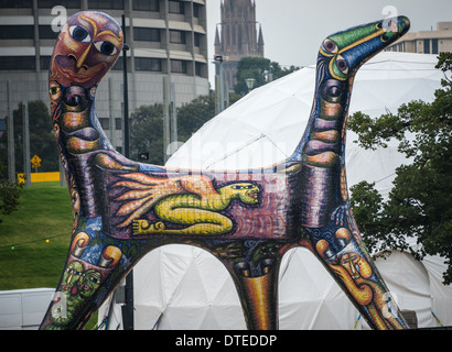 Kunst im öffentlichen Raum von Angel Deborah Halpern Ceramic, Stahl und Beton Skulptur, 1988 National Gallery of Victoria am Yarra River Stockfoto