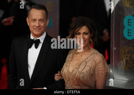 London, UK, 16. Februar 2014. Tom Hanks und Rita Wilson besuchen die EE British Academy Film Awards 2014 an der Königlichen Oper Haus Stockfoto