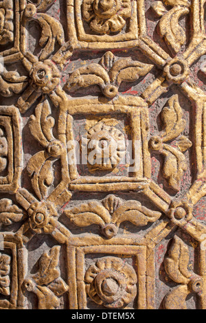 Holz schnitzen, Thai alten herrlichen Blatt und Blüte Textur Holzschnitzerei Stockfoto