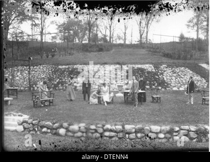 Eine Fotografie vom Western College’s Tree Day im Jahr 1923, die Studenten zeigt, die an einer Open-Air-Theaterproduktion als Teil der außerschulischen Aktivitäten und Traditionen des College teilnahmen. Stockfoto