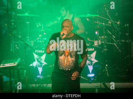 Zlin, Tschechische Republik. 16. Februar 2014. Sänger Derrick Green von Sepultura führt in Zlin, Tschechische Republik, 16. Februar 2014. © Zdenek Nemec/CTK Foto/Alamy Live-Nachrichten Stockfoto