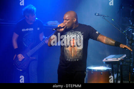 Zlin, Tschechische Republik. 16. Februar 2014. Sänger Derrick Green von Sepultura führt in Zlin, Tschechische Republik, 16. Februar 2014. © Zdenek Nemec/CTK Foto/Alamy Live-Nachrichten Stockfoto