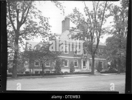 Dieses Foto zeigt das Hauptquartier der Phi-Delta-Theta-Bruderschaft an der Miami University. Das Bild zeigt das Bruderhaus als zentralen Ort für soziale und akademische Aktivitäten innerhalb der Universitätsgemeinschaft. Stockfoto