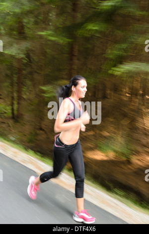 Läufer - Unschärfe Frau Lauftraining im Freien für Marathonlauf Bewegung Stockfoto