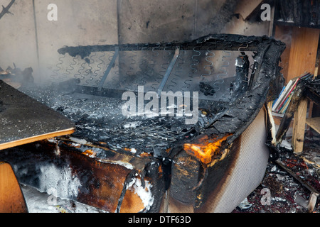 Berlin, Deutschland, ausgebrannten Interieur in einem Branduebungscontainer Stockfoto