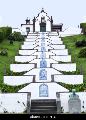 Kirche auf der Insel São Miguel, der größten Insel des Azoren-Archipels, Wich ist eine Gruppe von vulkanischen Inseln in der mi Stockfoto