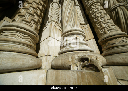 Mauerwerk rund um den vorderen Eingang, das Natural History Museum. Stockfoto