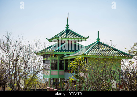 Chinesischer Pavillon auf dem Berg im Tempel von Thailand. Stockfoto