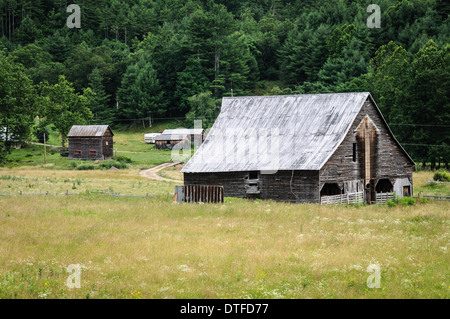 Verwitterte Scheune, Browns Creek Road, Marlinton, West Virginia Stockfoto